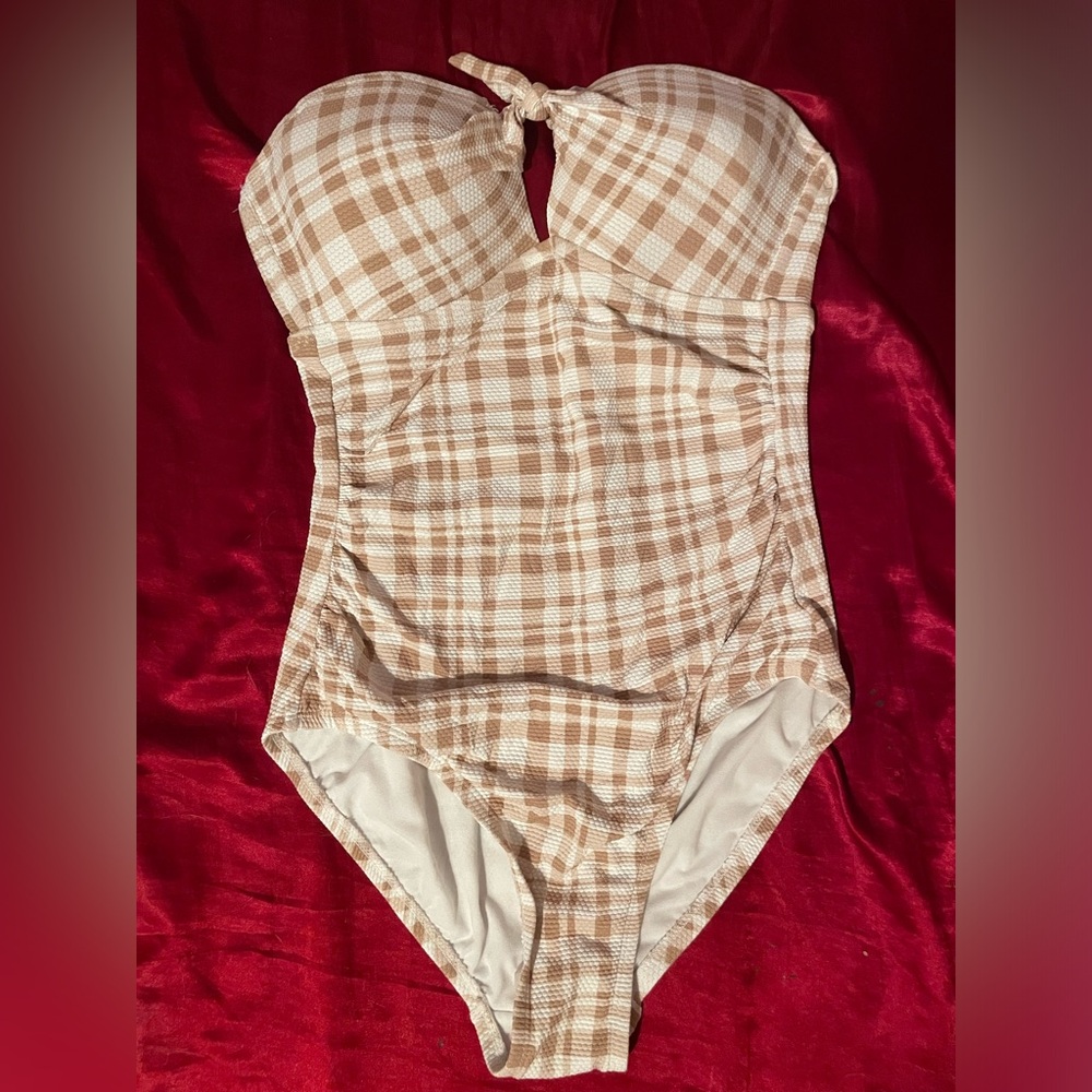 Kona sol strapless swimsuit size medium brown and white checkered. Never worn.
